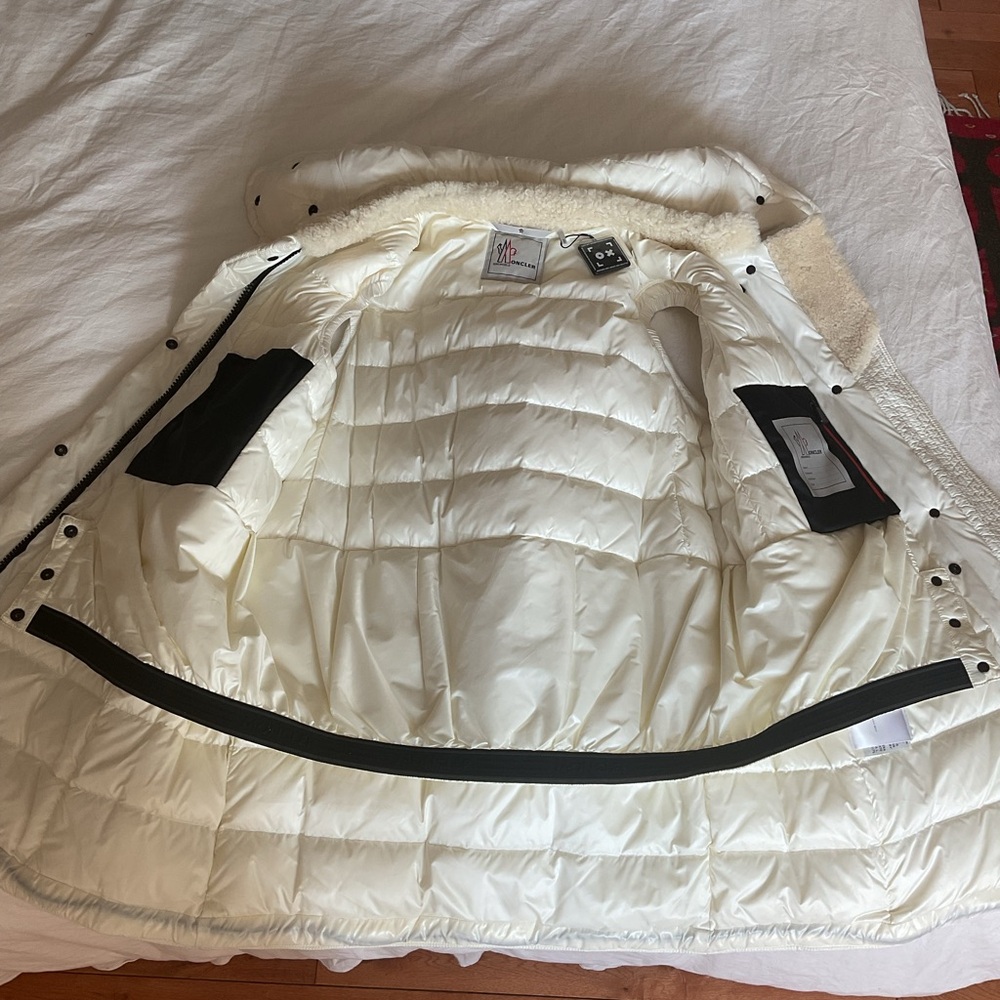 Moncler Grenoble White Quilted Jacket Vest with Shearling Collar - Picture 7 of 15